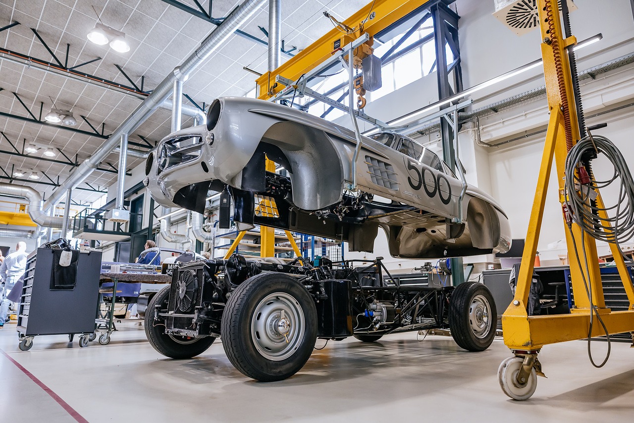 Mercedes-Benz doubles the scale of its Stuttgart Classic Center during ...